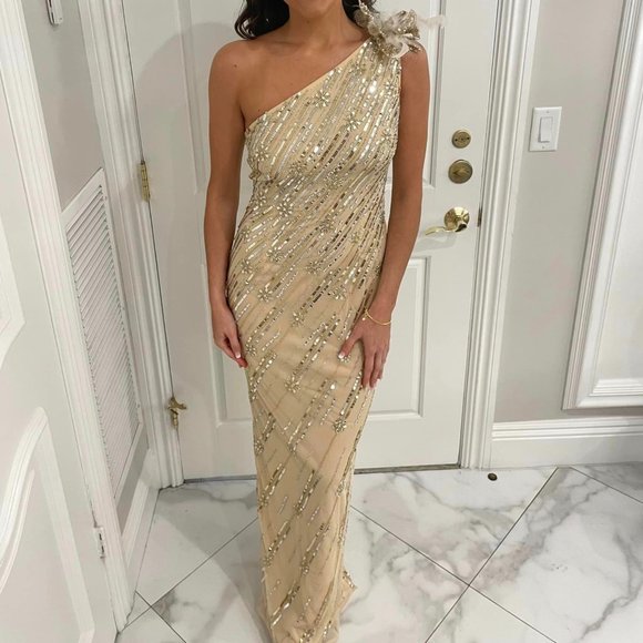 Mac Duggal Embellished One-Shoulder Column Gown - Picture 2 of 4